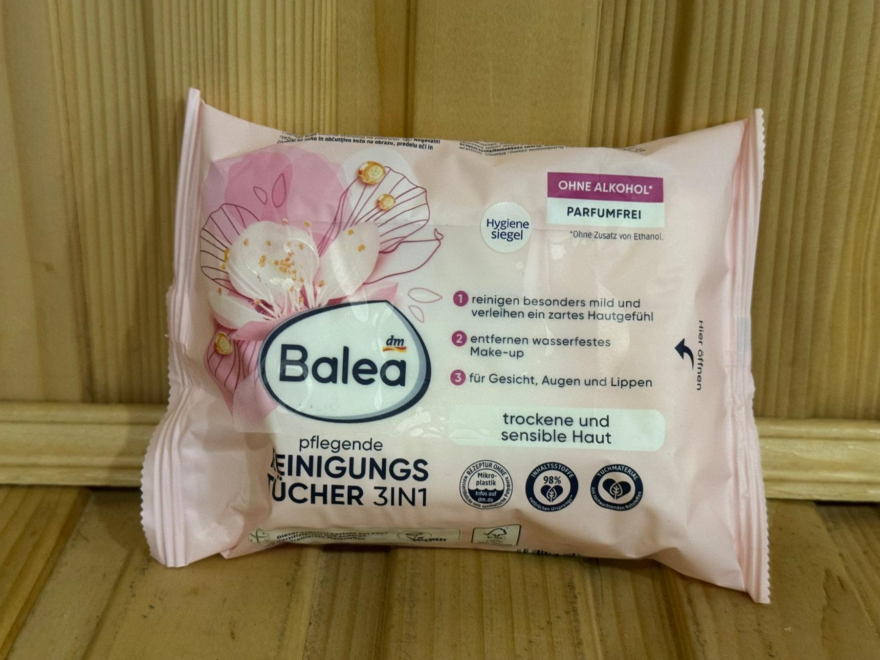 Серветки для зняття макіяжу Balea Pflegende Reinigungstücher Tucher 3 in 1 25шт.